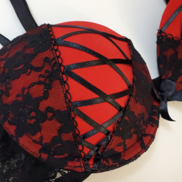 La Senza - Corset style bra - Black and Red lace. Size 32B - Picture 2 of 6